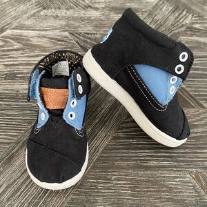 TOMS Kids Botas slip on high top shoes / sneakers (Infant size 5)